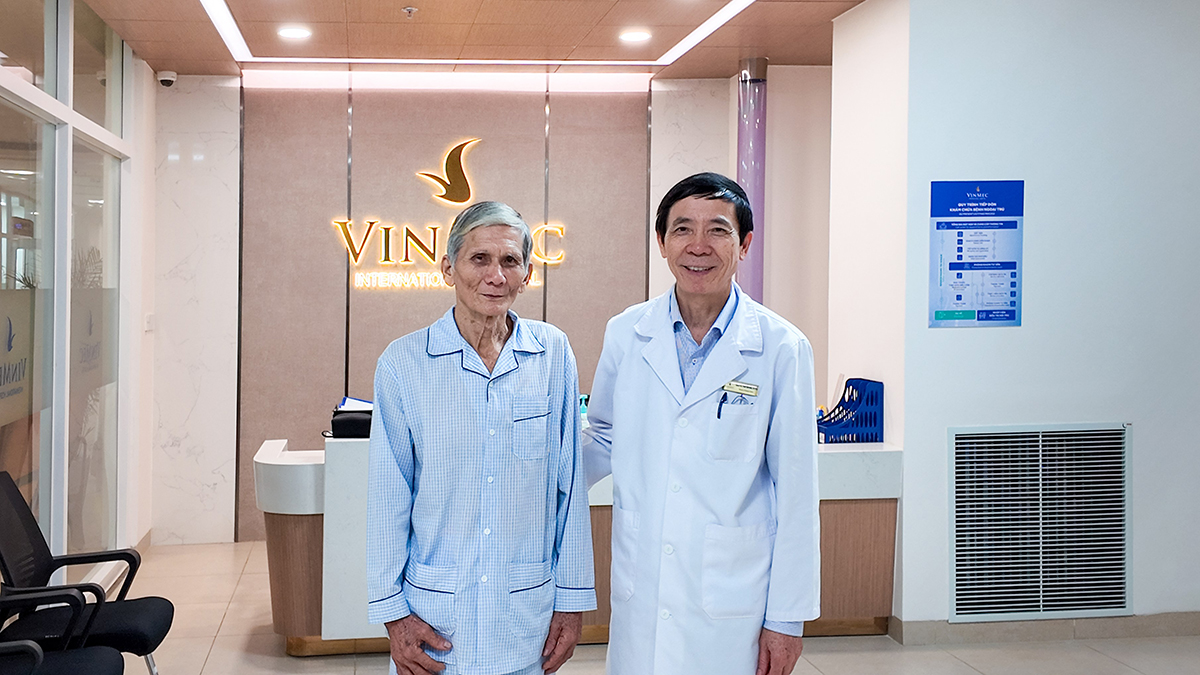 Người đàn ông 72 tuổi chiến thắng ung thư trực tràng nhờ phẫu thuật robot tại Cần Thơ

